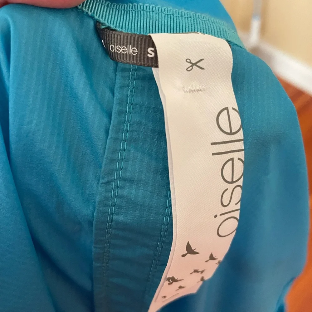 Oiselle Reflective Vigor Vest Blue - Picture 7 of 9
